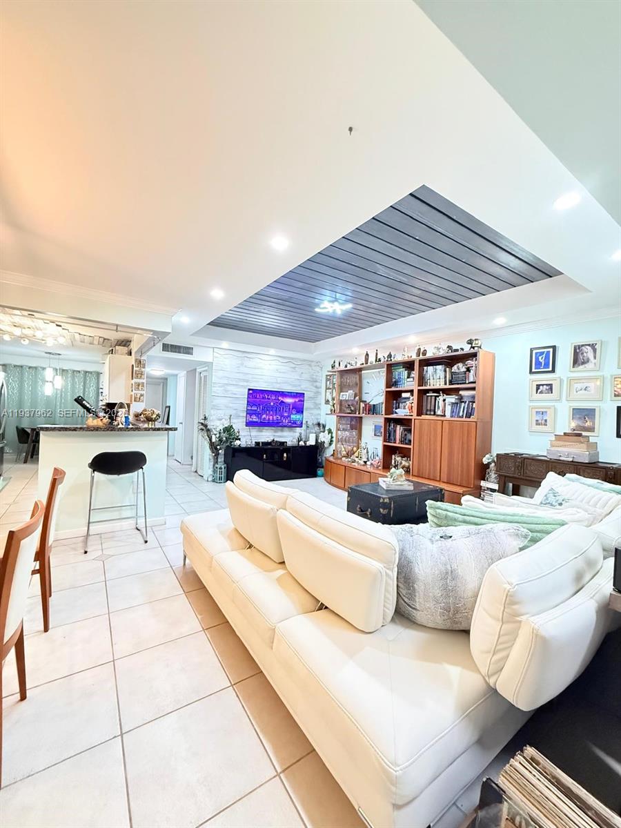 HOLLYWOOD GARDENS CONDOMI - Residential