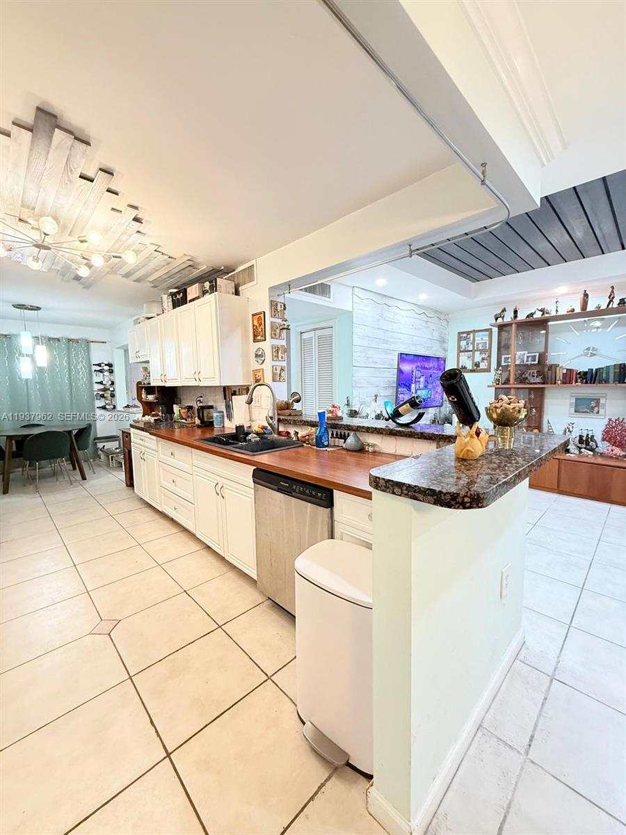 HOLLYWOOD GARDENS CONDOMI - Residential