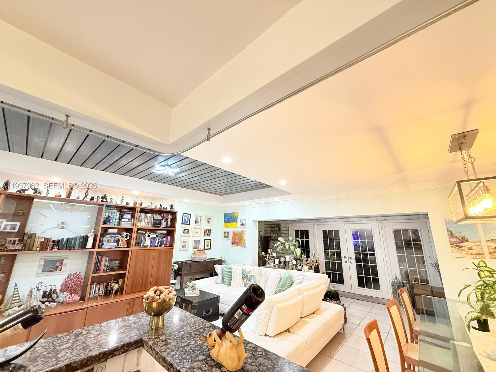 HOLLYWOOD GARDENS CONDOMI - Residential