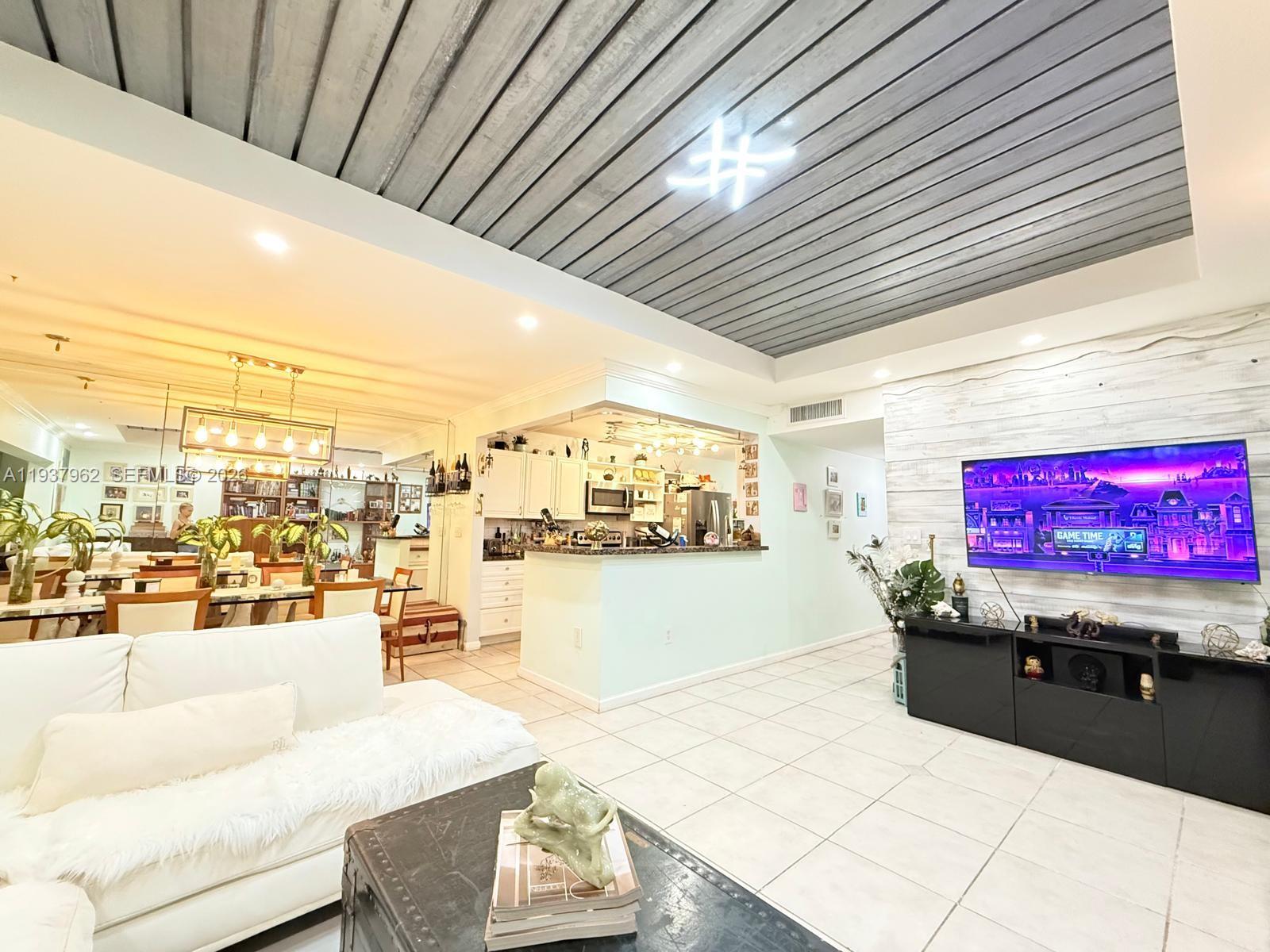 HOLLYWOOD GARDENS CONDOMI - Residential