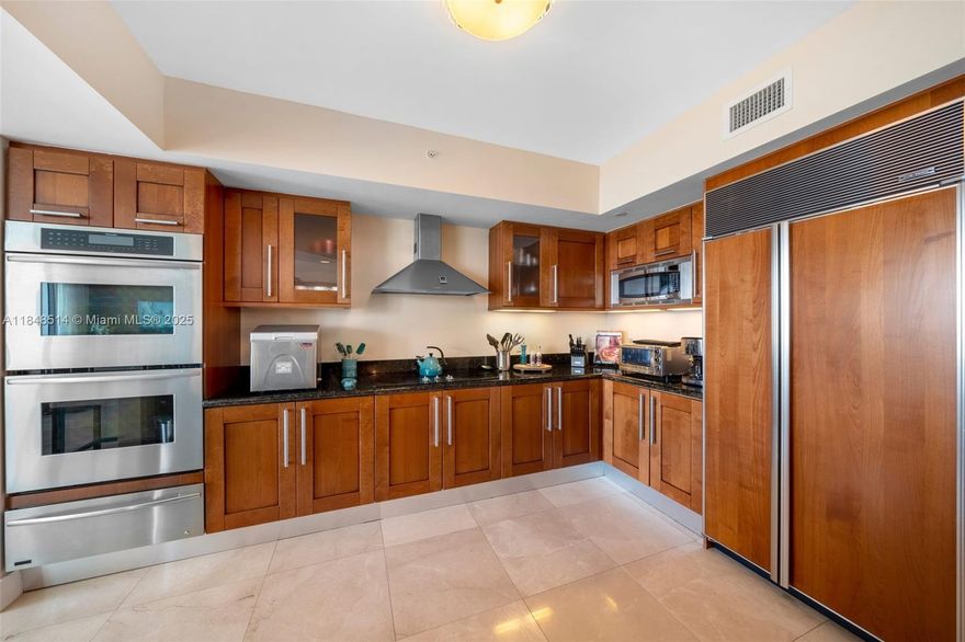 Exquisite apartment, totally furnished, it was a Model unit, new ovens, new wine cellar, marble and wood floors, TV room, office room, walk-in closets, laundry room, most desirable floor plan in the building. Breathtaking water views. Peninsula II offers 24h security, 3 tennis courts, BBQ areas, 2 play centers areas for kids and babies, a full service SPA, valet and self parking available, 2 swimming pools, sauna etc. Ready to move in!