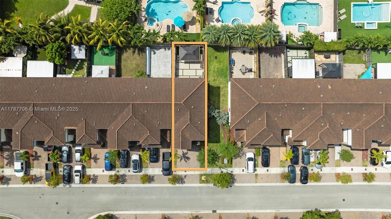 Rental Property at 8990 Nw 183rd St, Hialeah, Miami-Dade County, Florida - Bedrooms: 4 
Bathrooms: 3  - $3,650 MO.