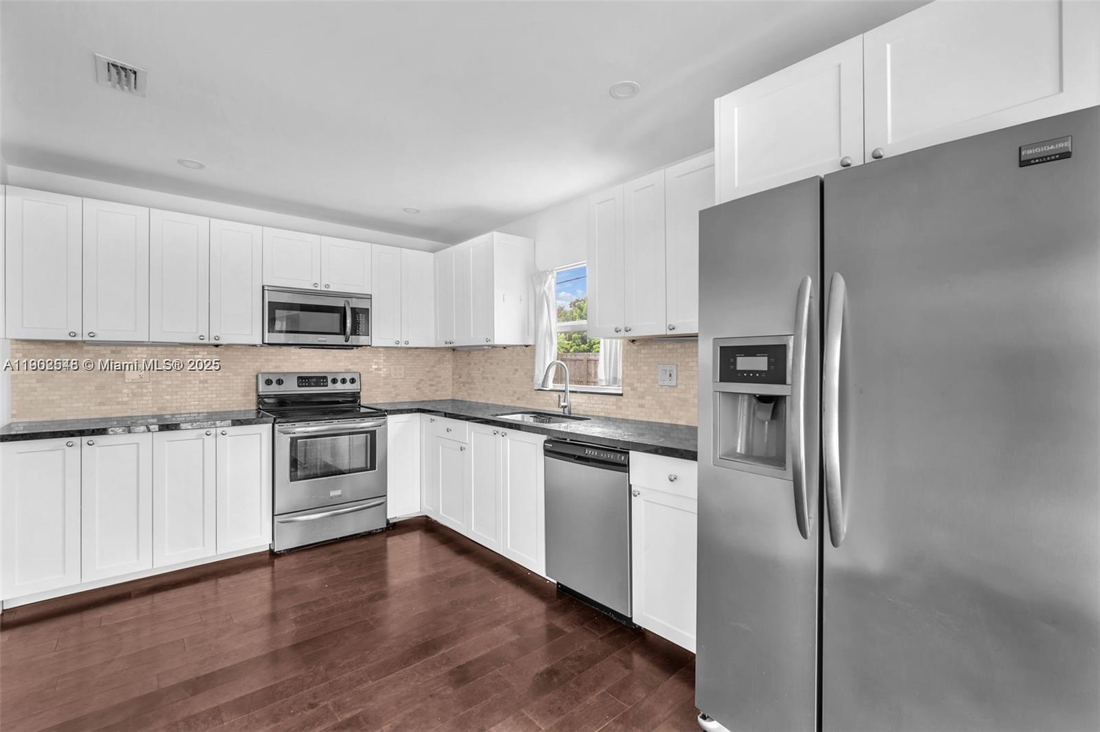 HOLLYWOOD HEIGHTS ADD SEC - Residential