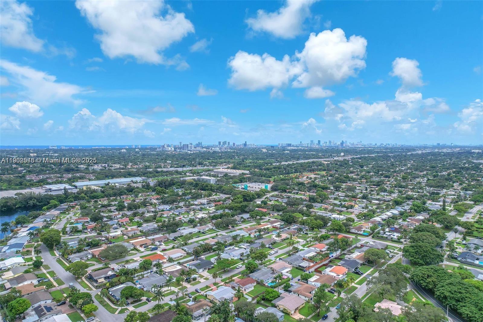 HOLLYWOOD HEIGHTS ADD SEC - Residential