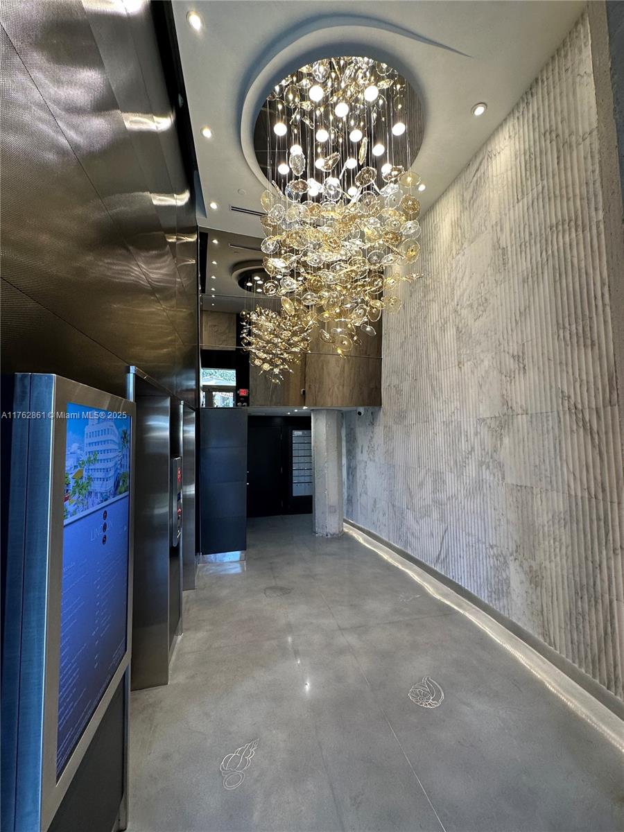 605 Lincoln Rd 500