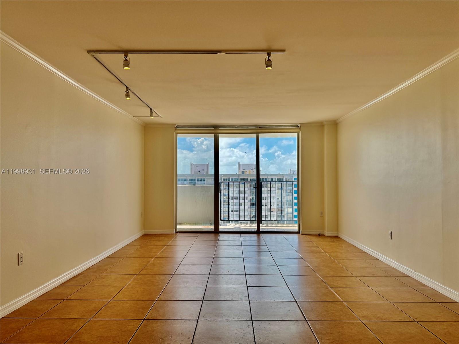 COMMODORE PLAZA CONDO - Residential