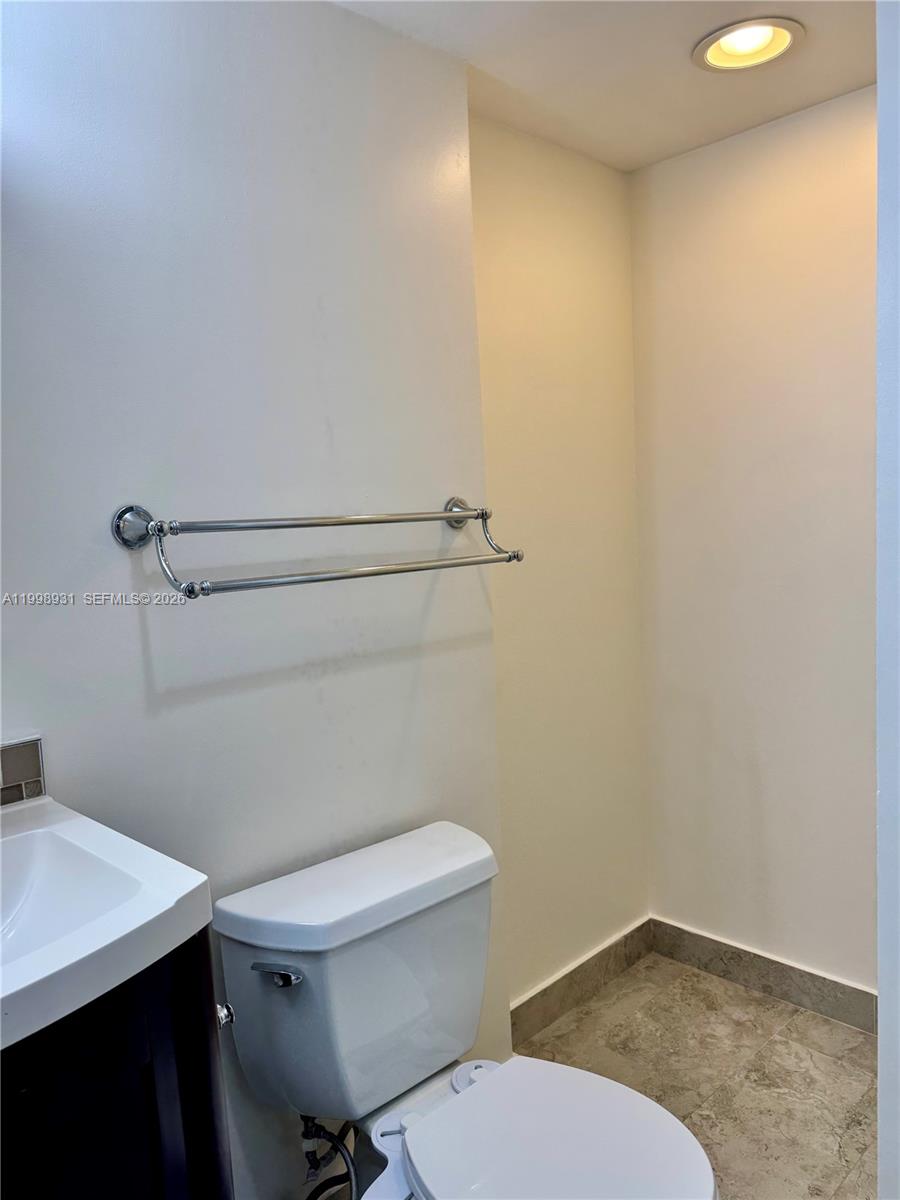 COMMODORE PLAZA CONDO - Residential