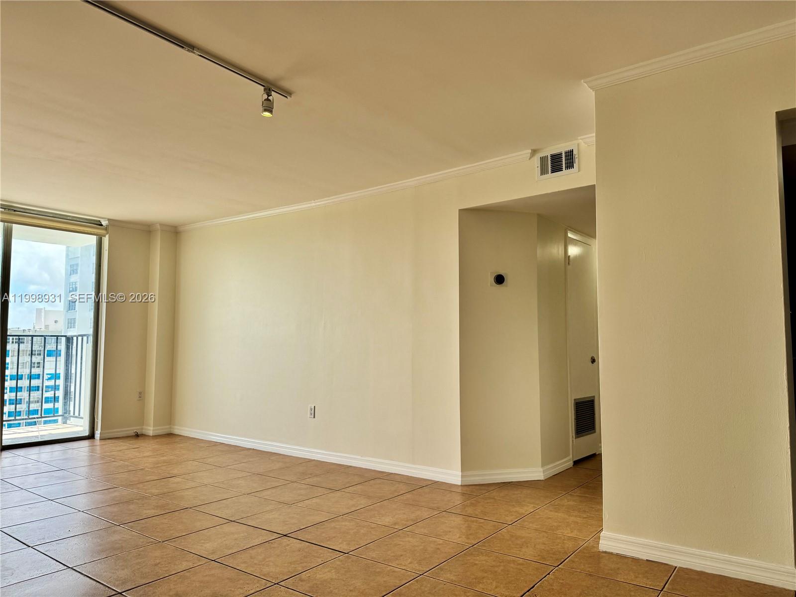 COMMODORE PLAZA CONDO - Residential