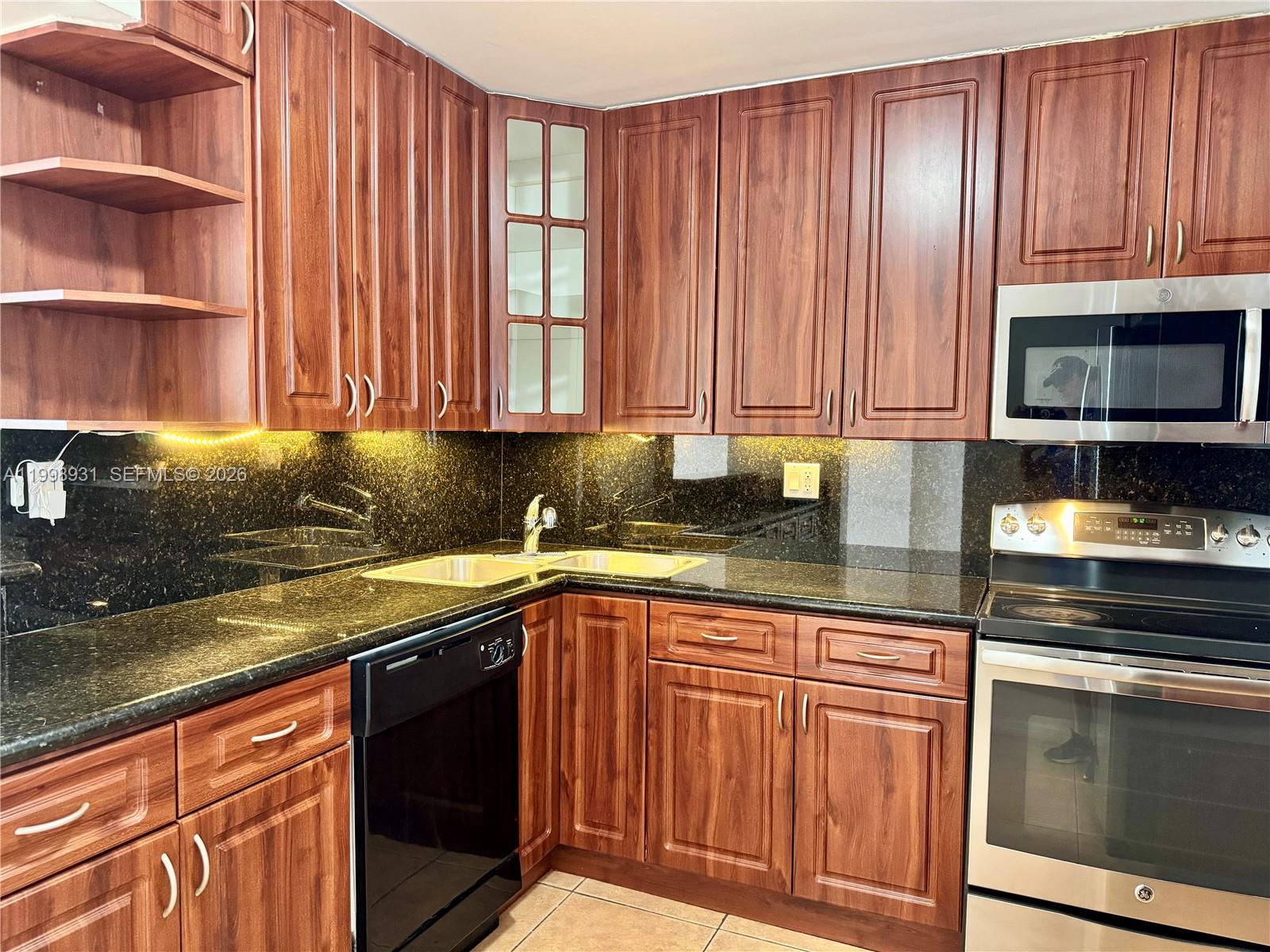 COMMODORE PLAZA CONDO - Residential