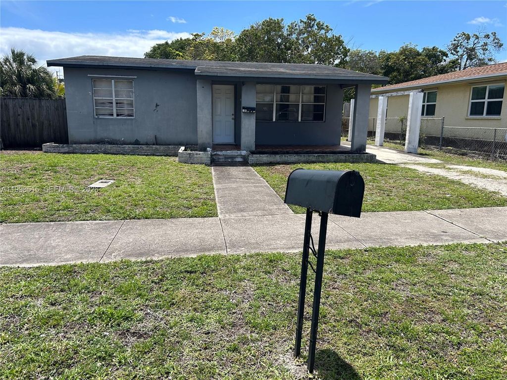 Photo of 164 SW 2nd Ct, Deerfield Beach, FL 33441 (MLS # A11998515)