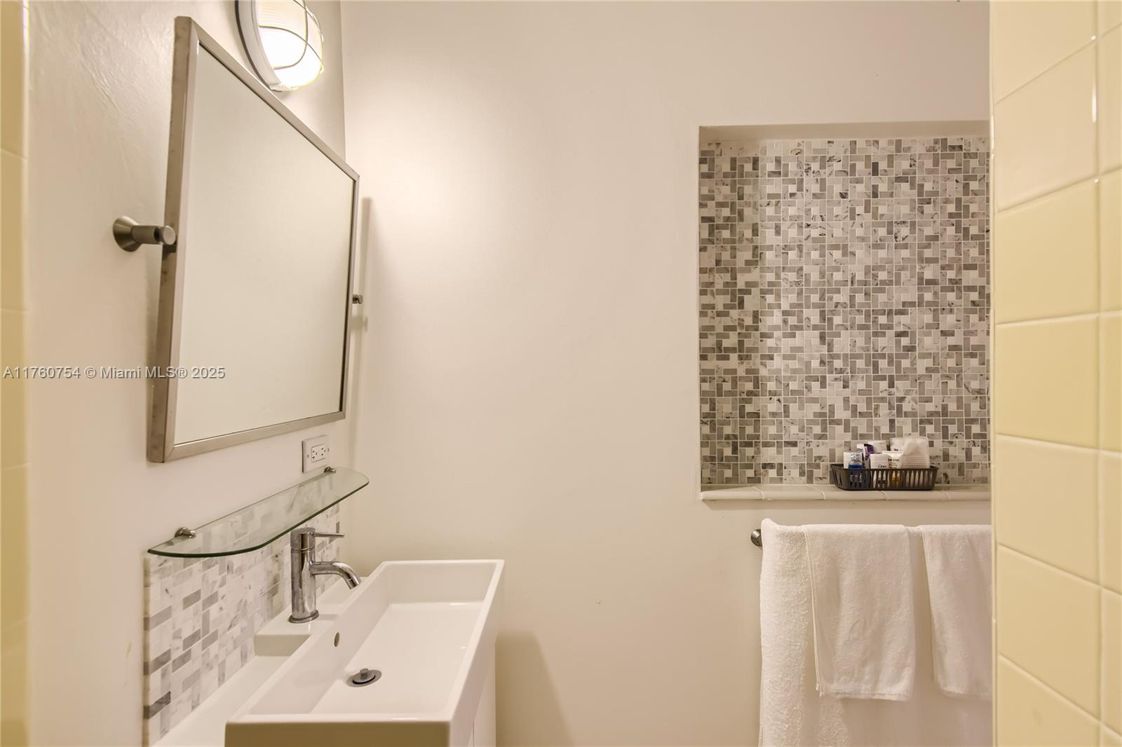 SILVER SHORES SEC OF LAUD - Residential Lease