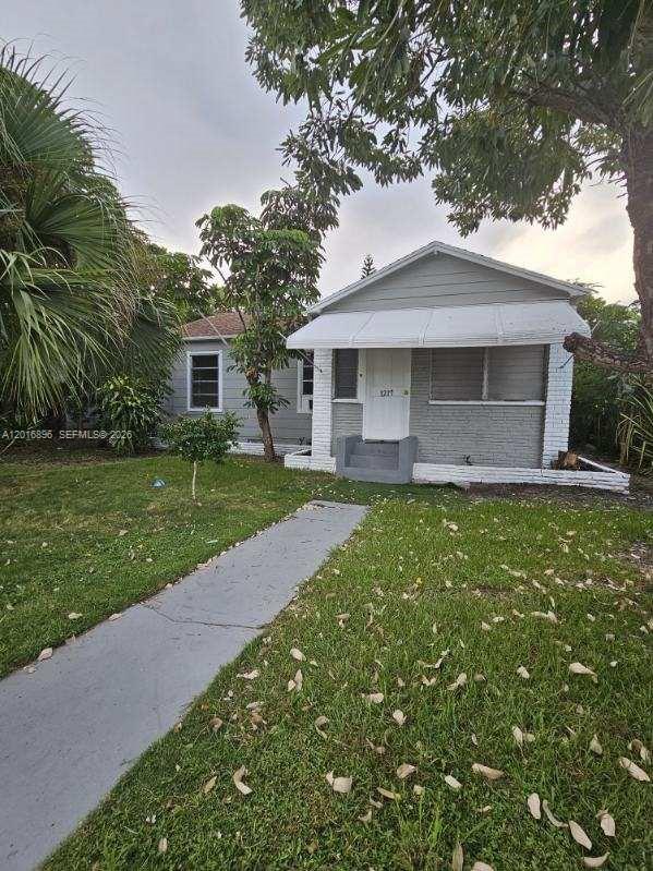 LAKE WORTH TOWN OF - Residential Lease
