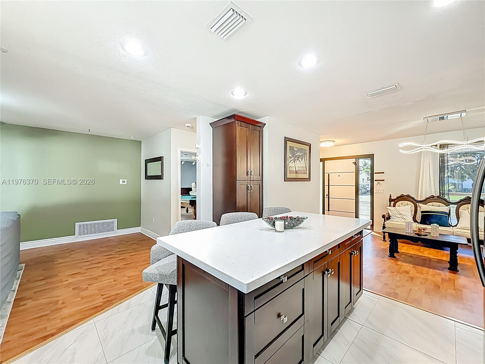 KNOLLS 4 SEC - Residential