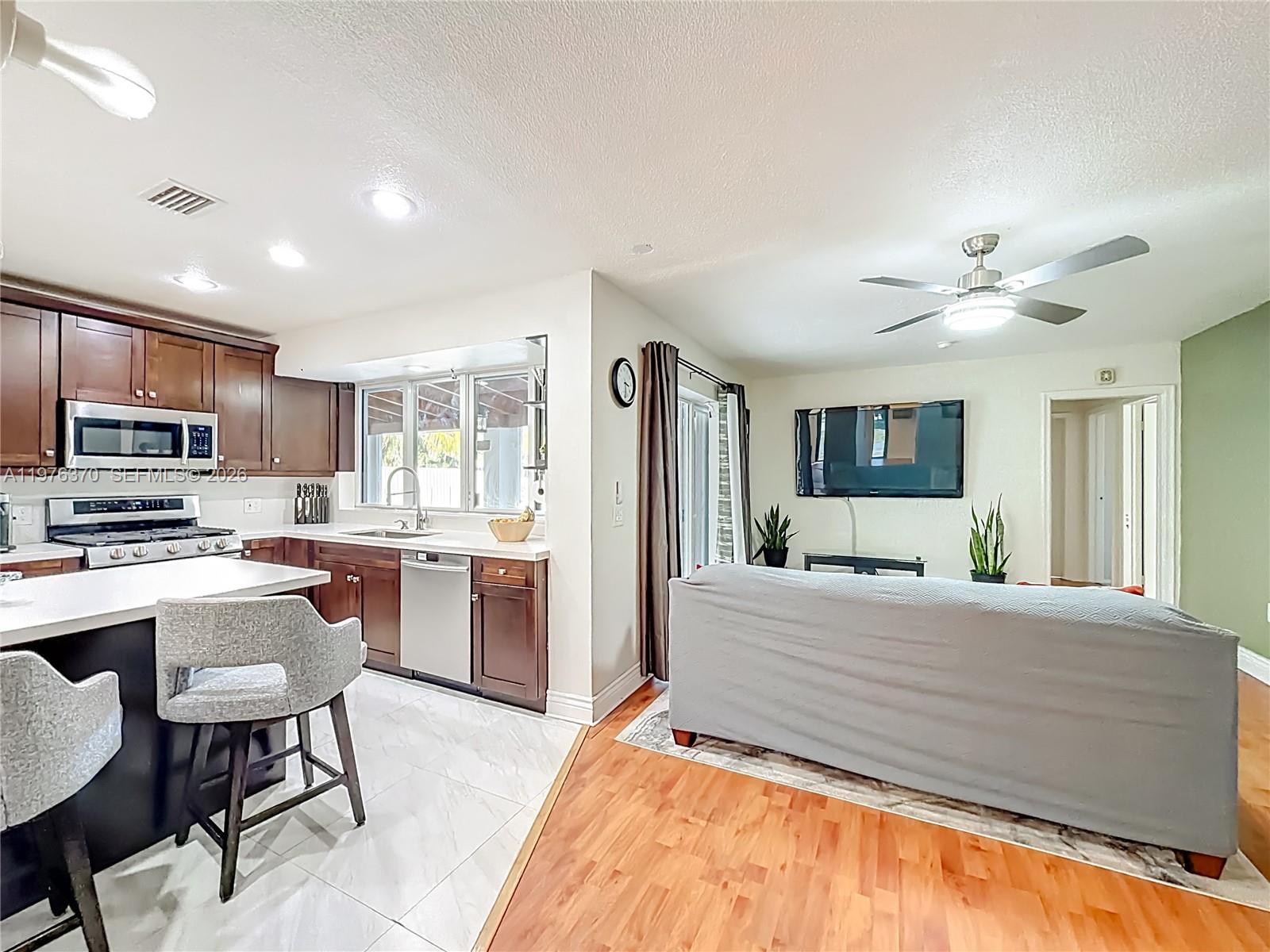 KNOLLS 4 SEC - Residential