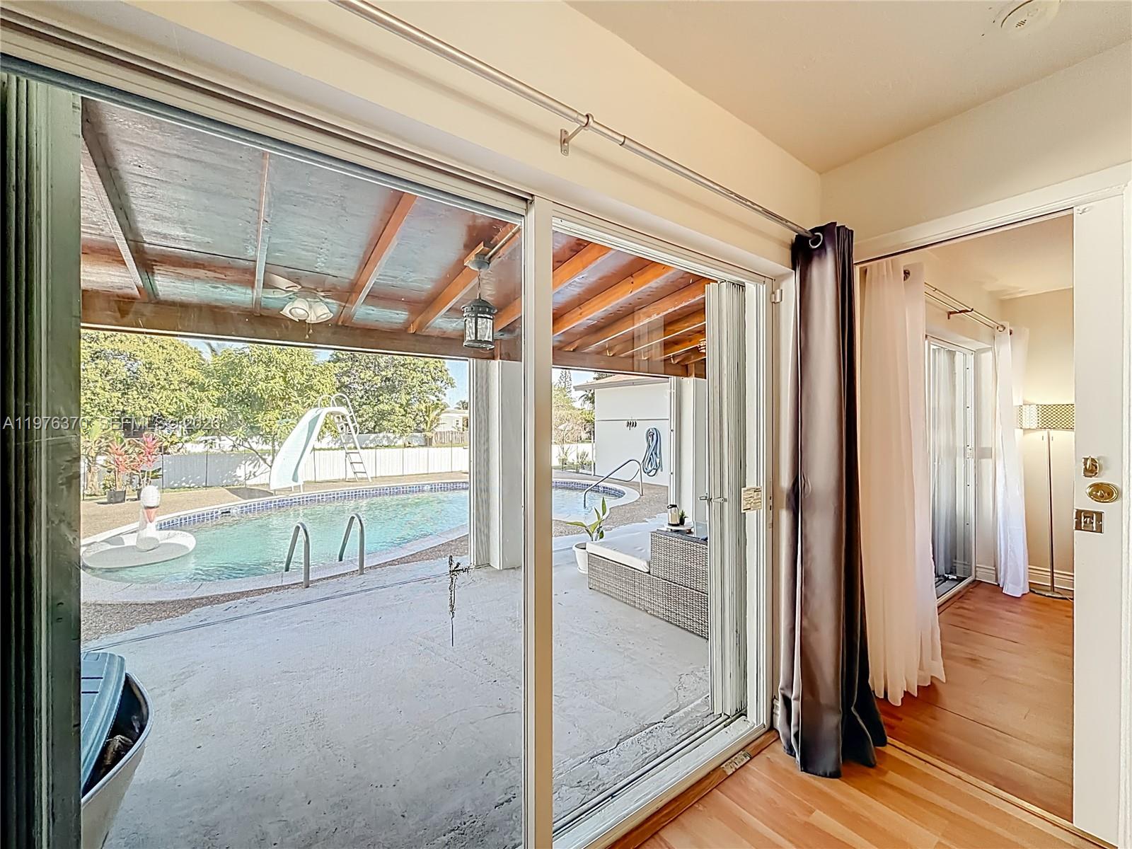 KNOLLS 4 SEC - Residential