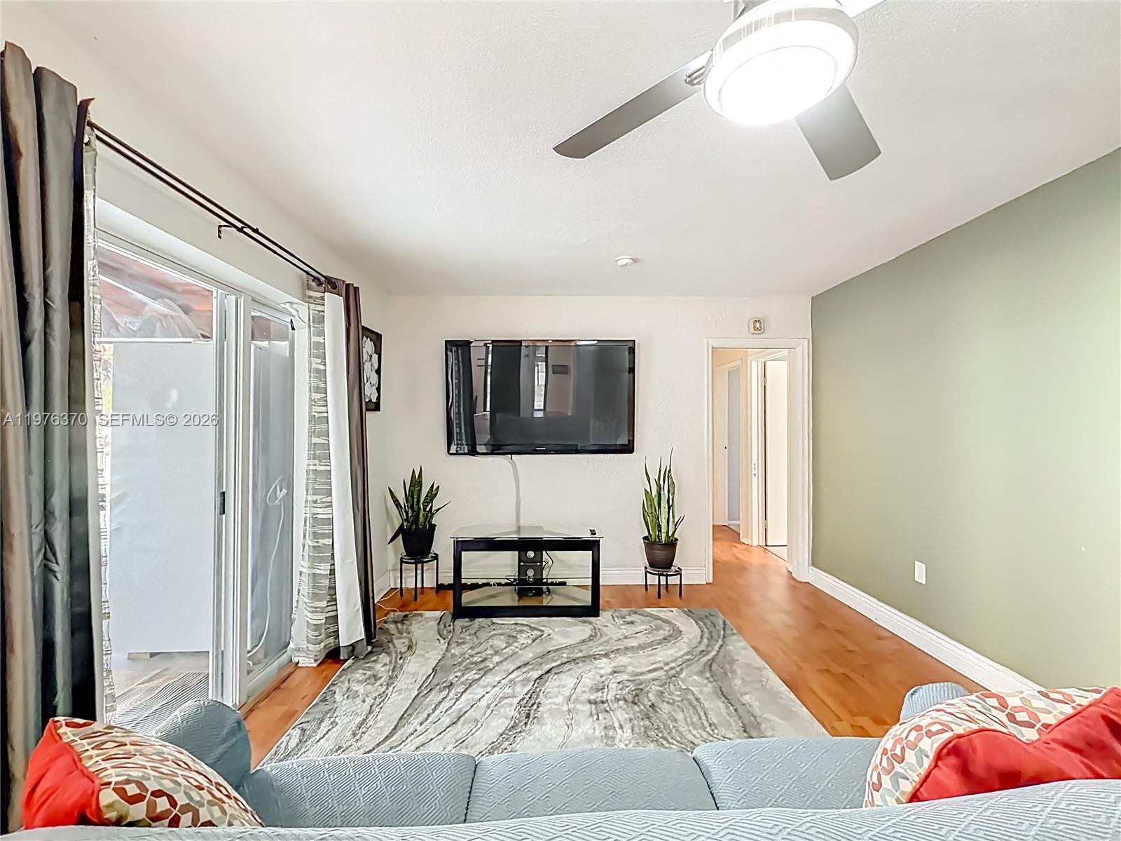 KNOLLS 4 SEC - Residential