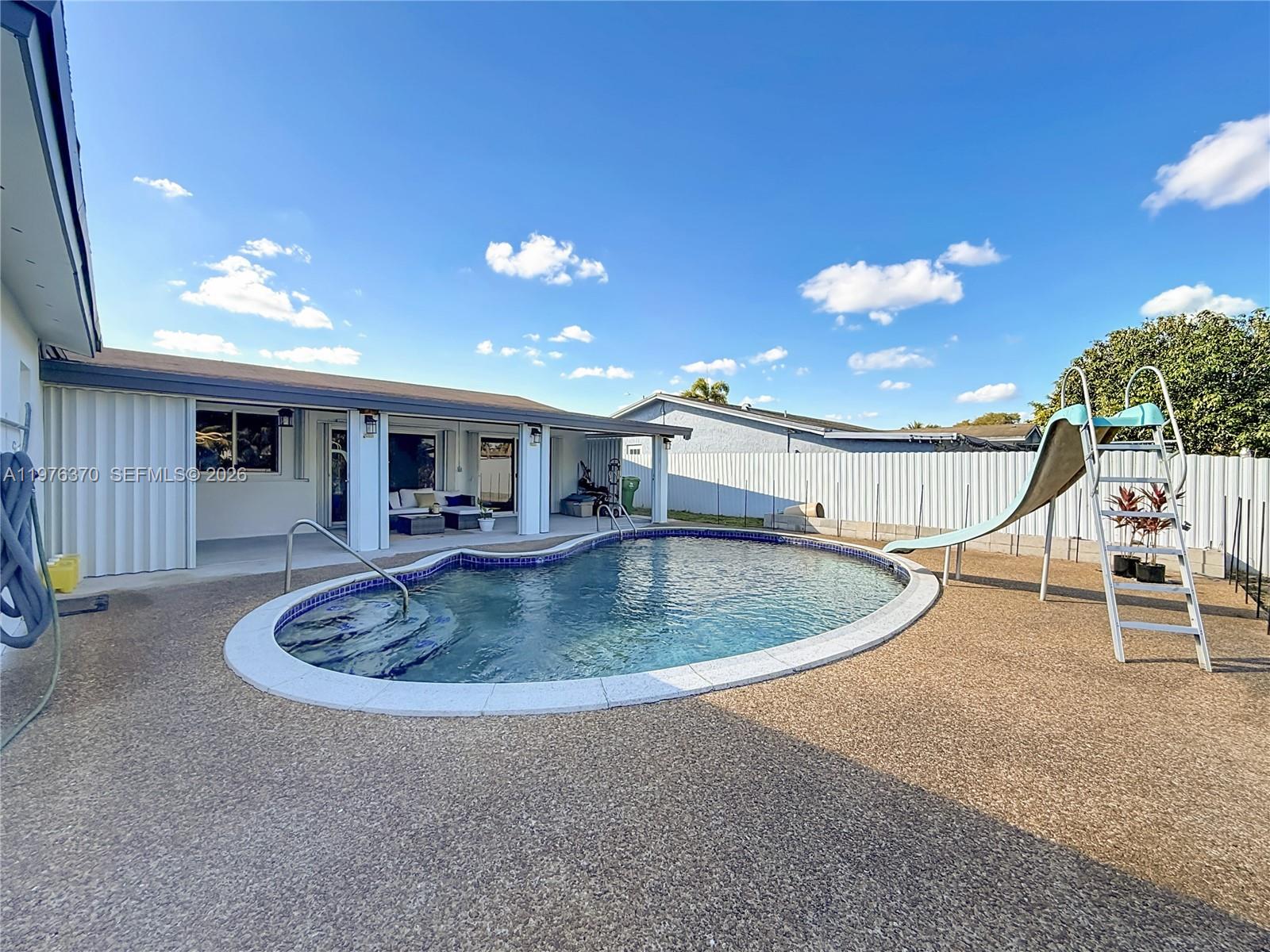 KNOLLS 4 SEC - Residential