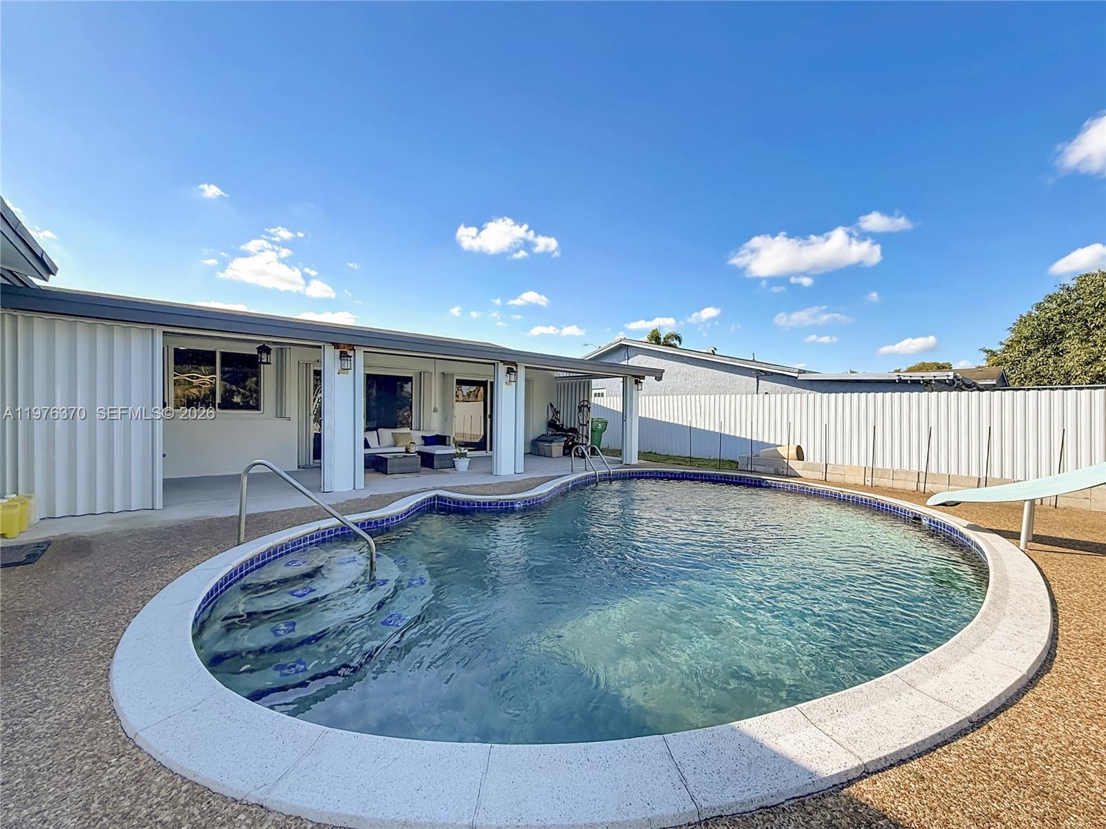 KNOLLS 4 SEC - Residential