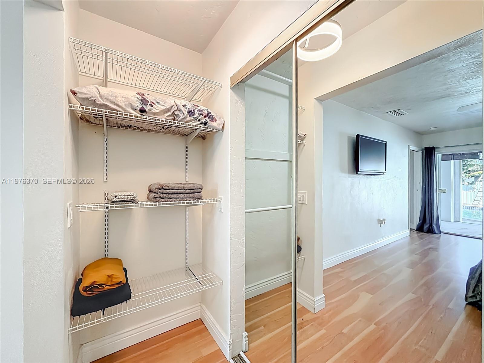 KNOLLS 4 SEC - Residential