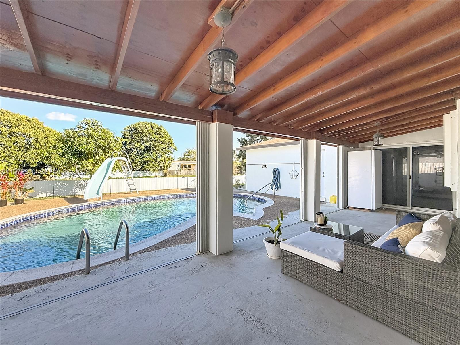 KNOLLS 4 SEC - Residential