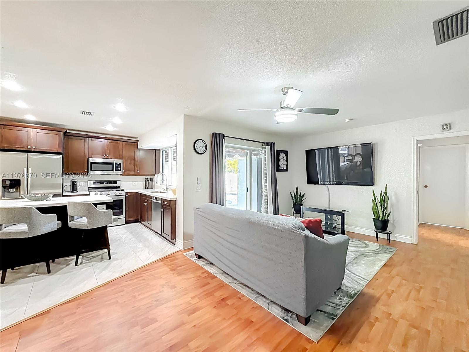 KNOLLS 4 SEC - Residential