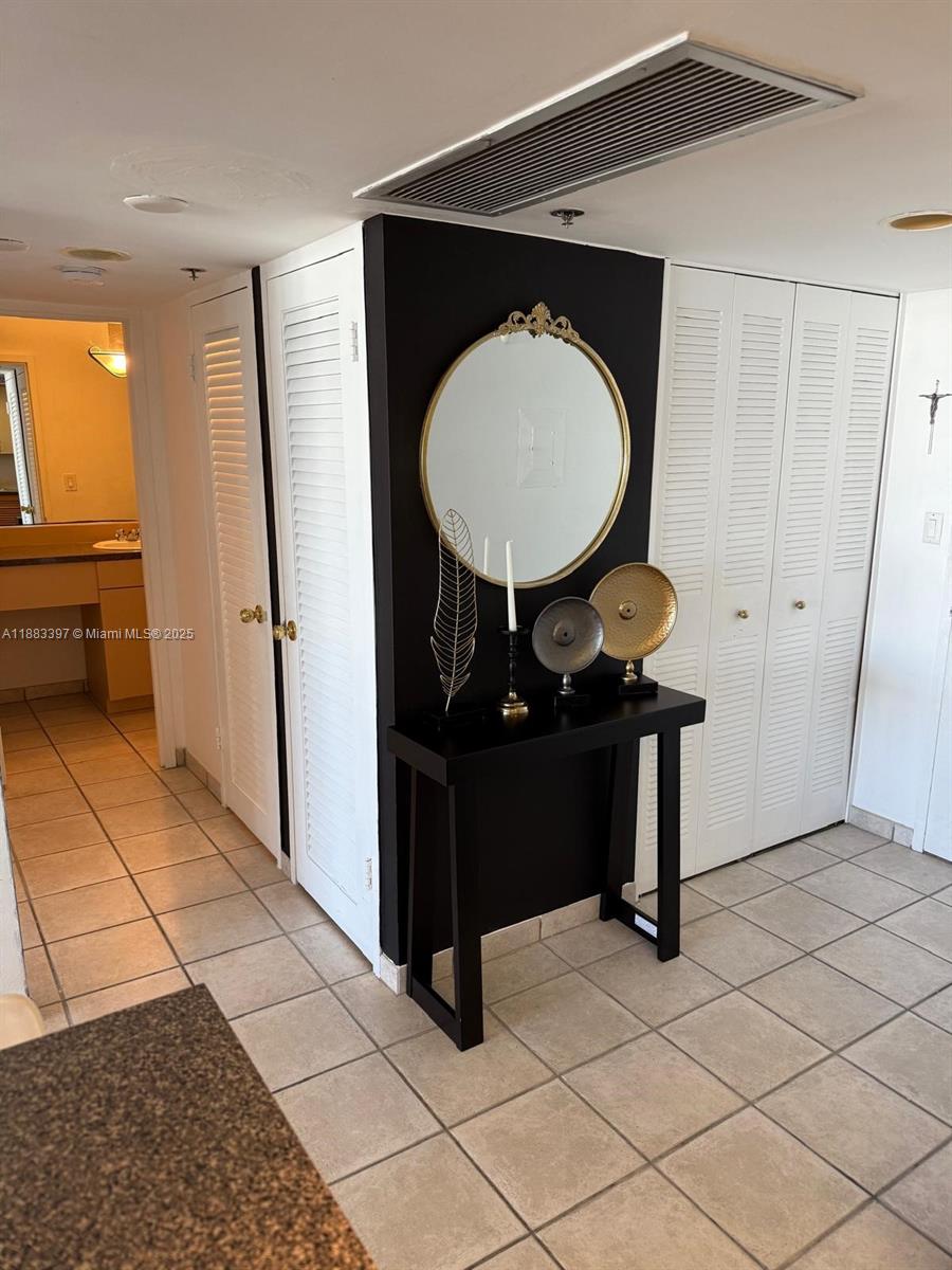 THE DECOPLAGE CONDO - Residential