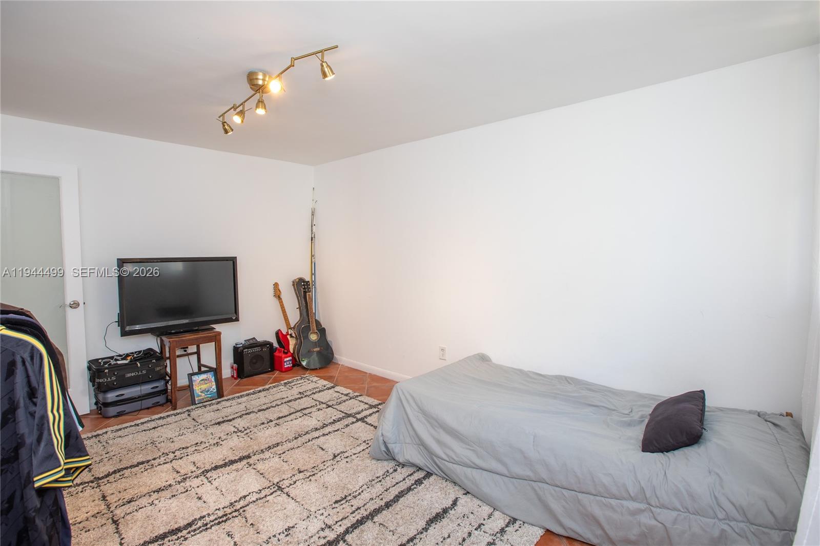 NORTH BAY VILLAS CONDO - Residential Lease