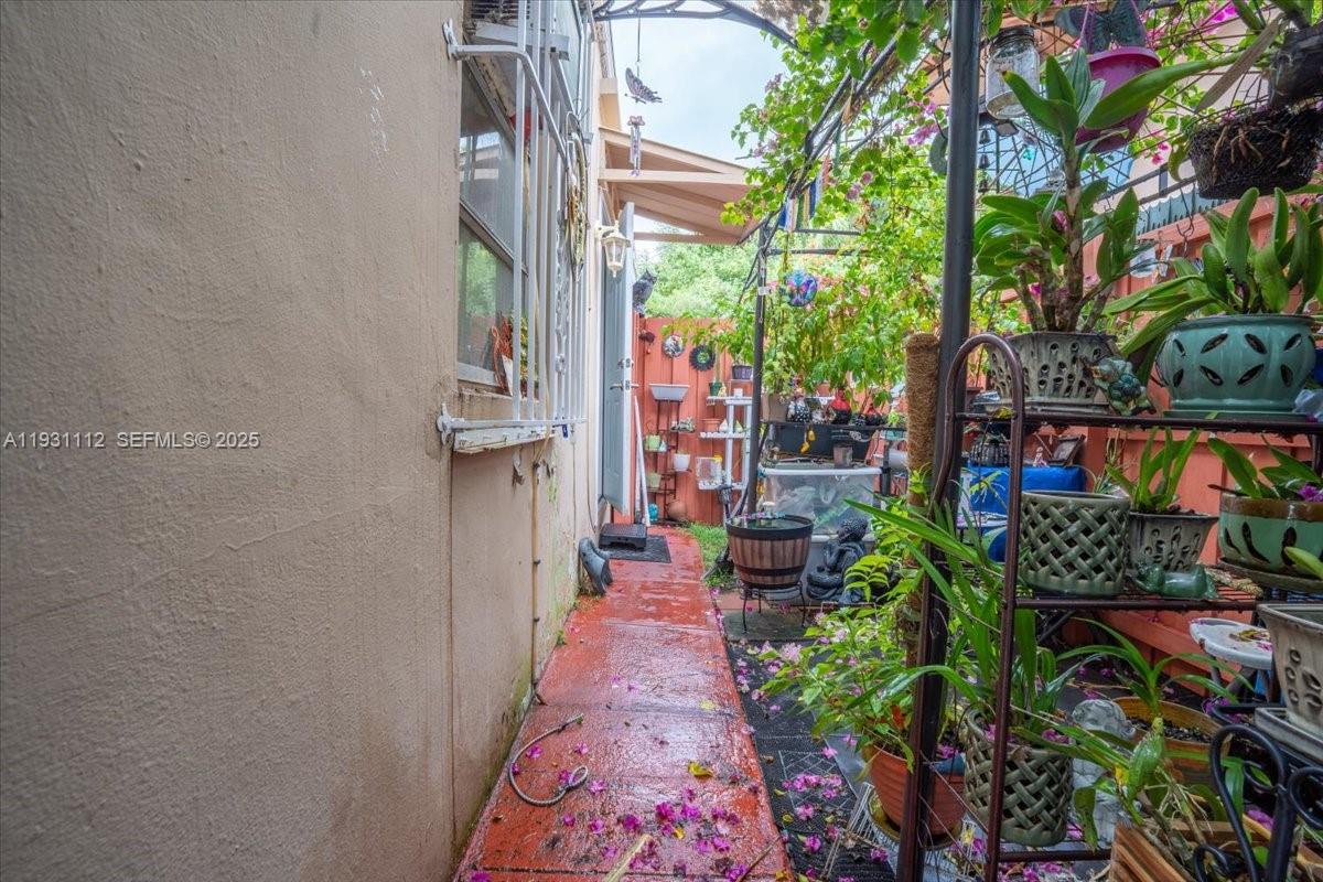 CAROLE ANNE PARK - Residential Lease