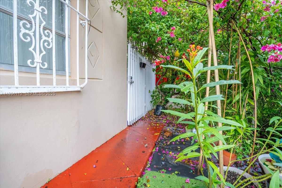 CAROLE ANNE PARK - Residential Lease