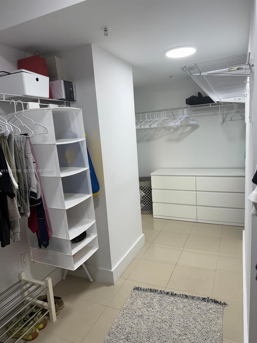 BRICKELL ON THE RIVER S T - Residential Lease