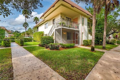 Photo of 409 Lakeview Dr #101, Weston, FL 33326 (MLS # A11900686) Photo of 409 Lakeview Dr #101, Weston, FL 33326 (MLS # A11900686)