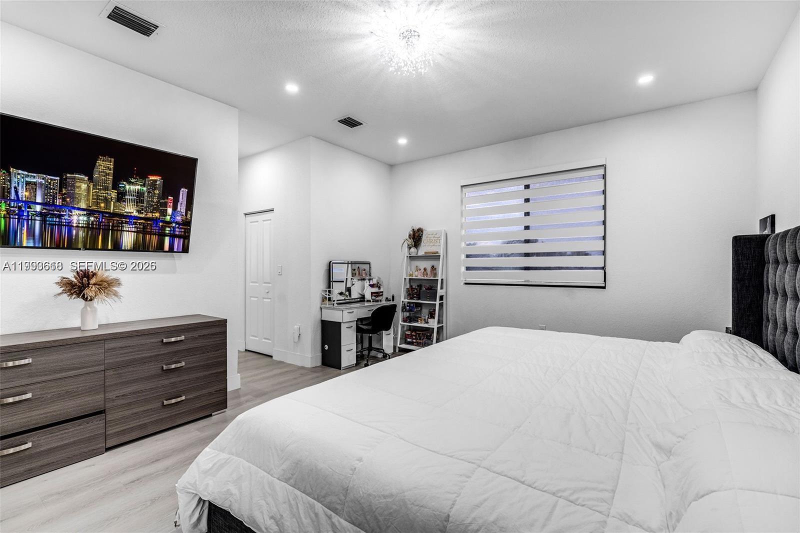 VENTURE HOMES - Residential