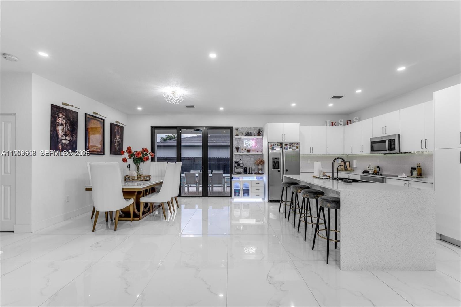 VENTURE HOMES - Residential