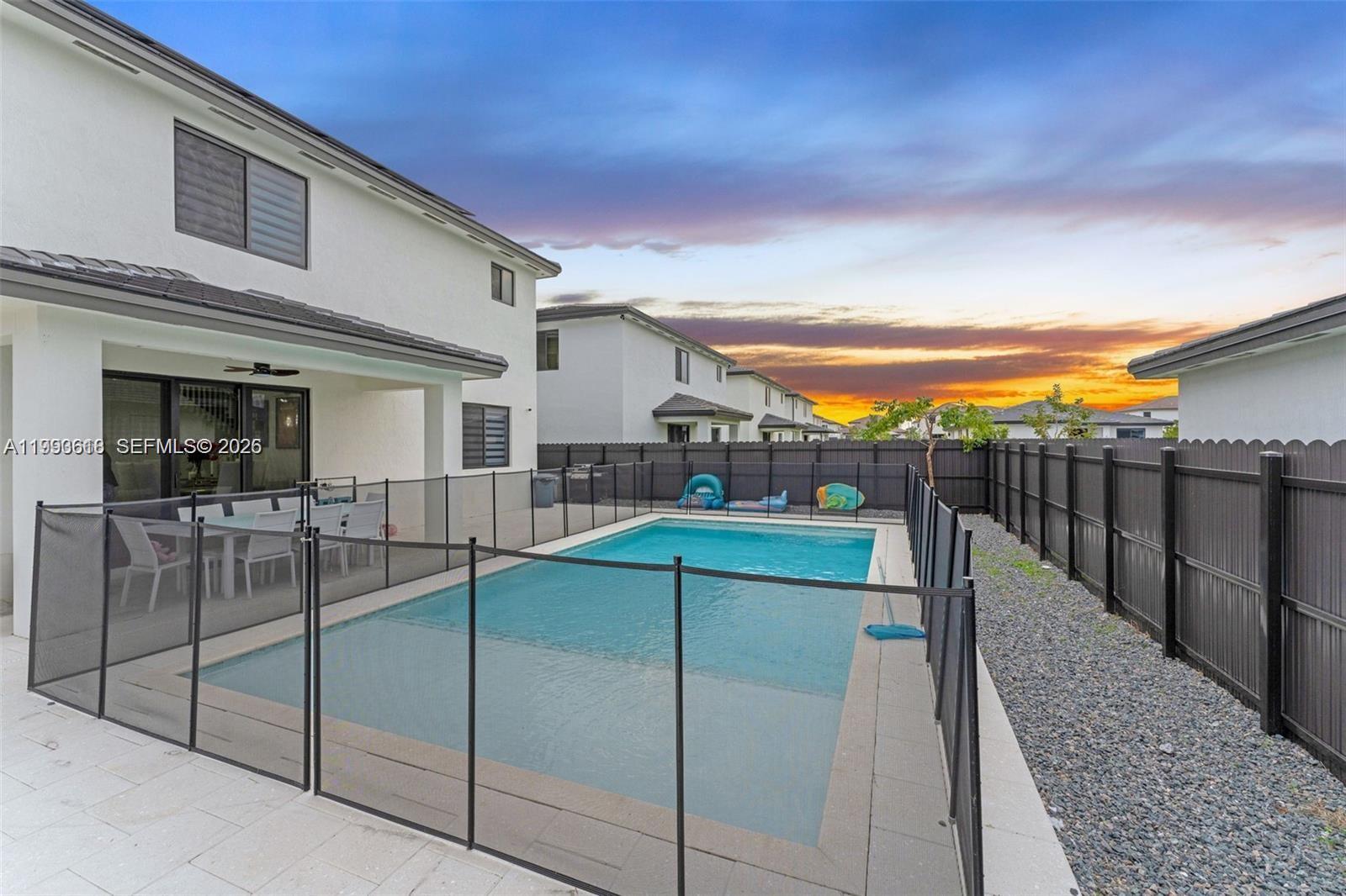 VENTURE HOMES - Residential