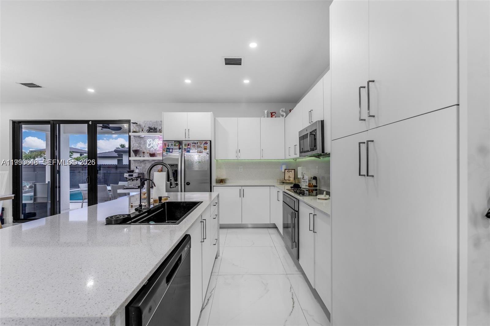 VENTURE HOMES - Residential