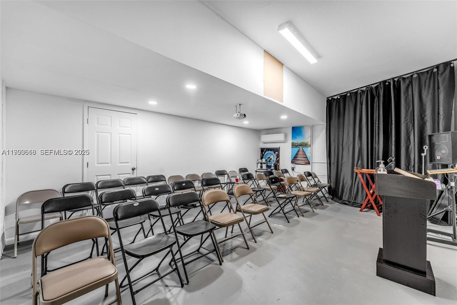 VENTURE HOMES - Residential