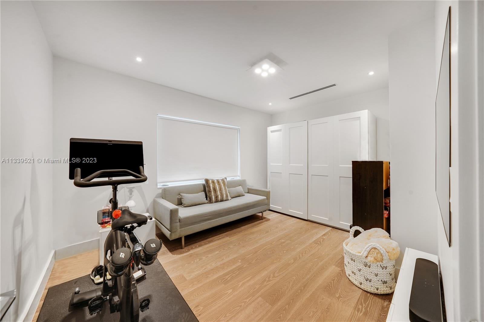 BISCAYNE POINT - Residential