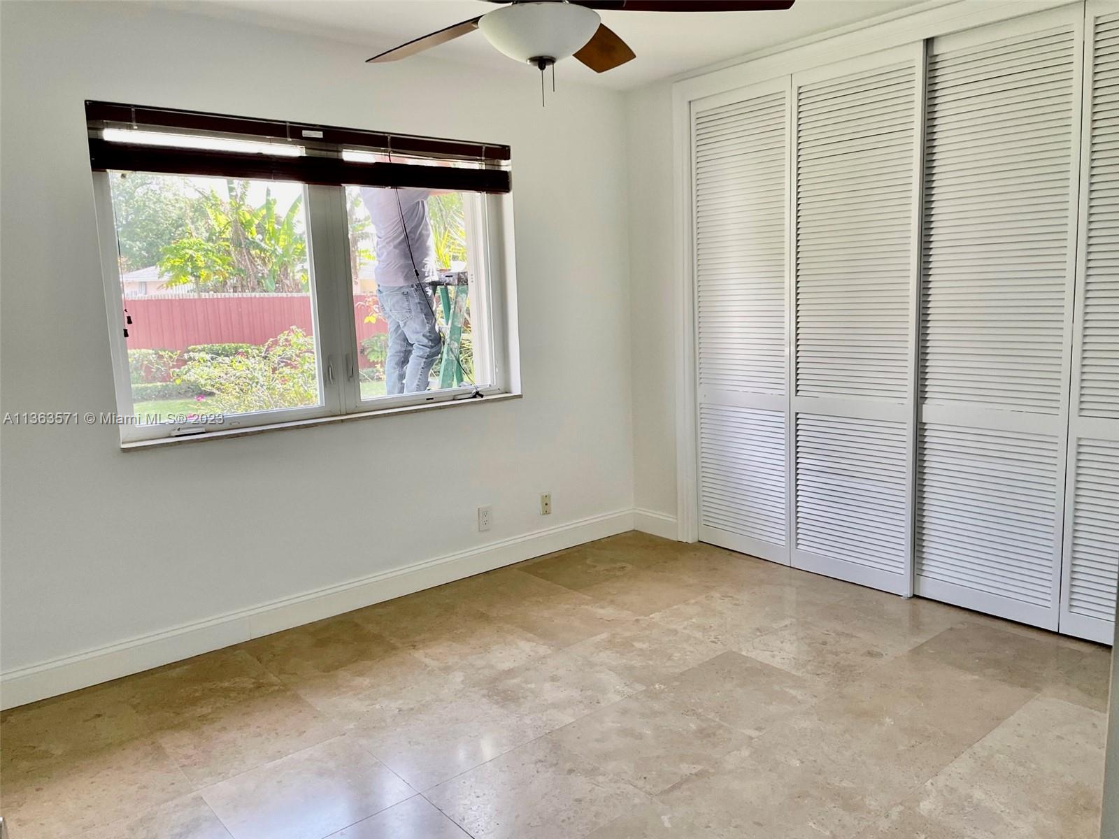 KENDALE LAKES SEC FIVE - Residential Lease