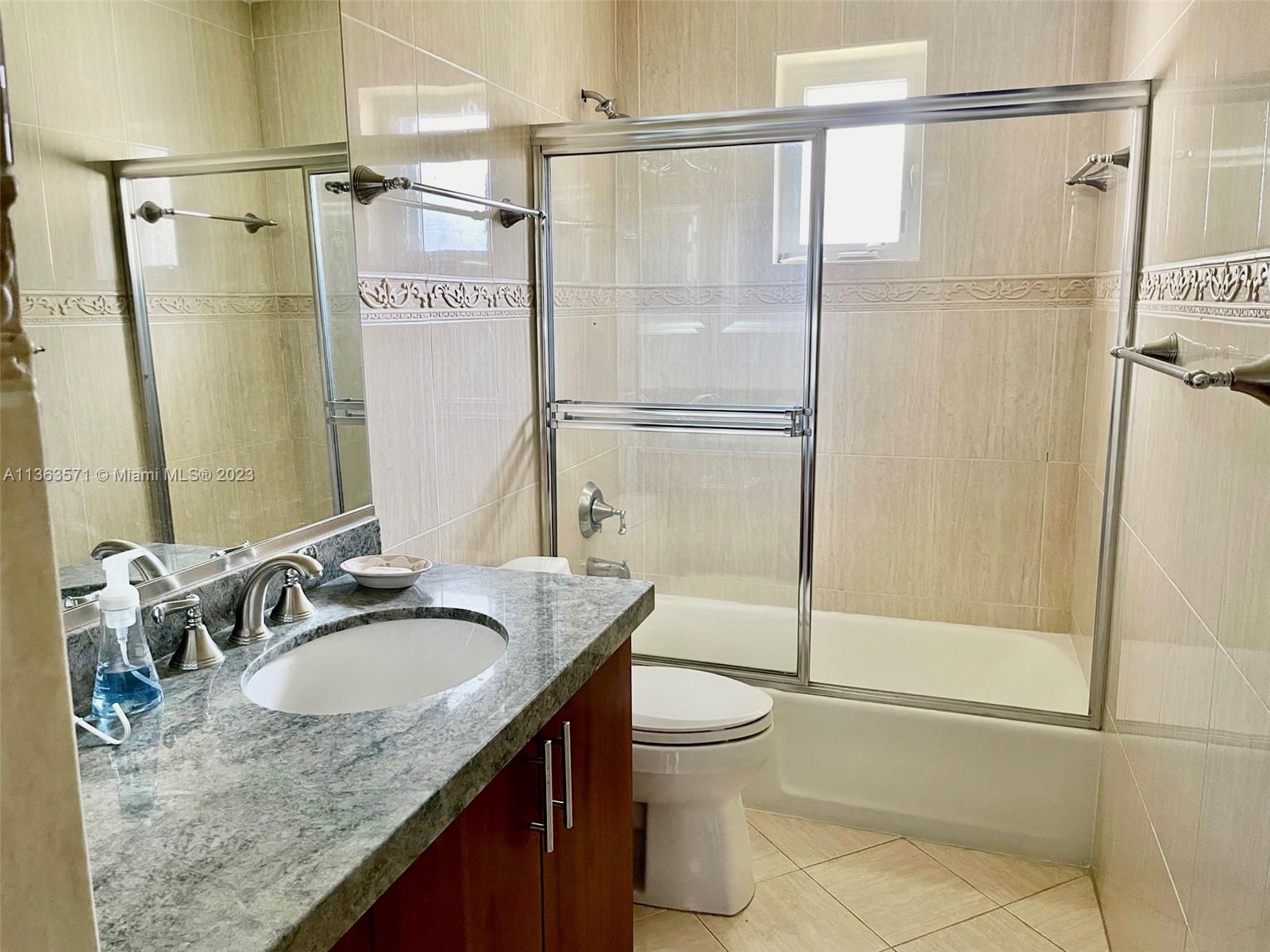 KENDALE LAKES SEC FIVE - Residential Lease