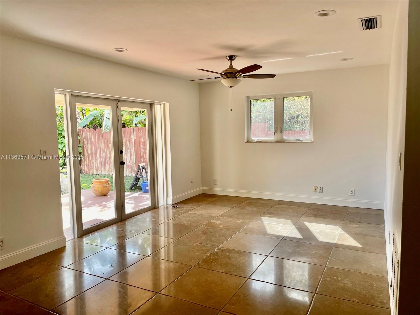 KENDALE LAKES SEC FIVE - Residential Lease