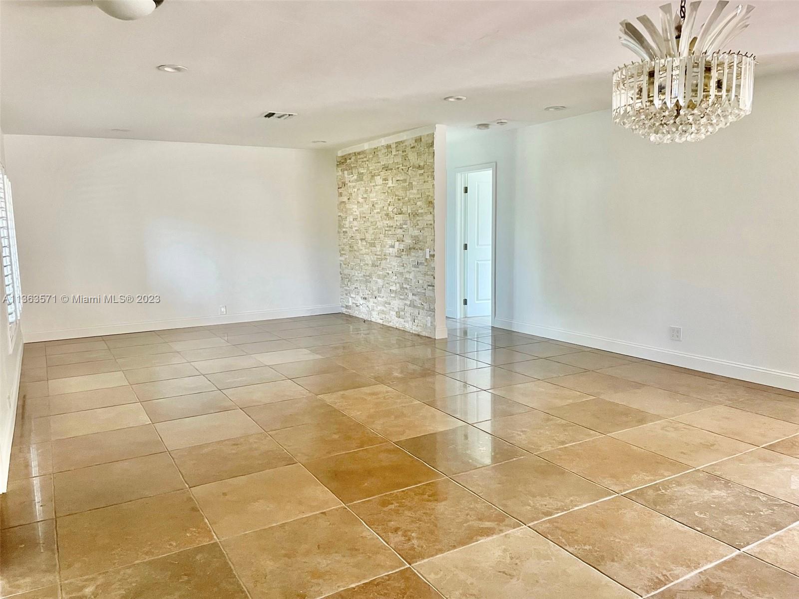 KENDALE LAKES SEC FIVE - Residential Lease