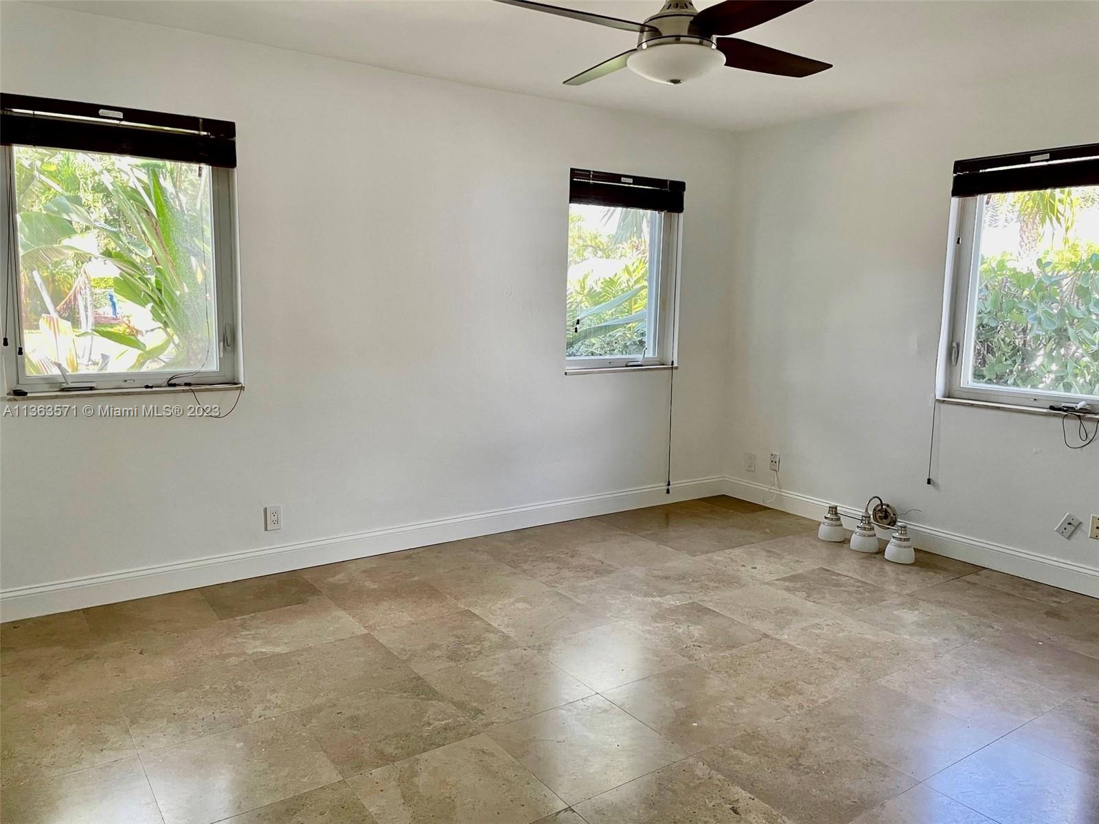 KENDALE LAKES SEC FIVE - Residential Lease