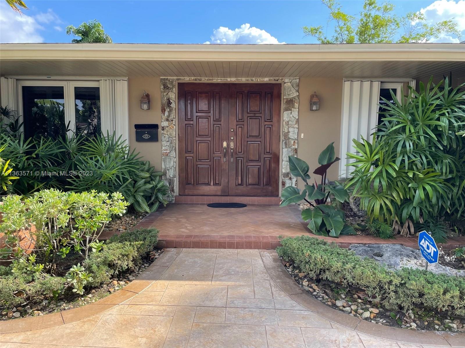 KENDALE LAKES SEC FIVE - Residential Lease