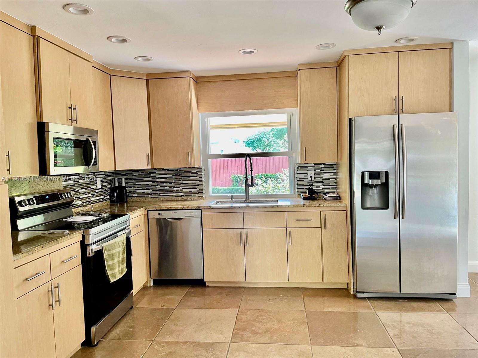 KENDALE LAKES SEC FIVE - Residential Lease