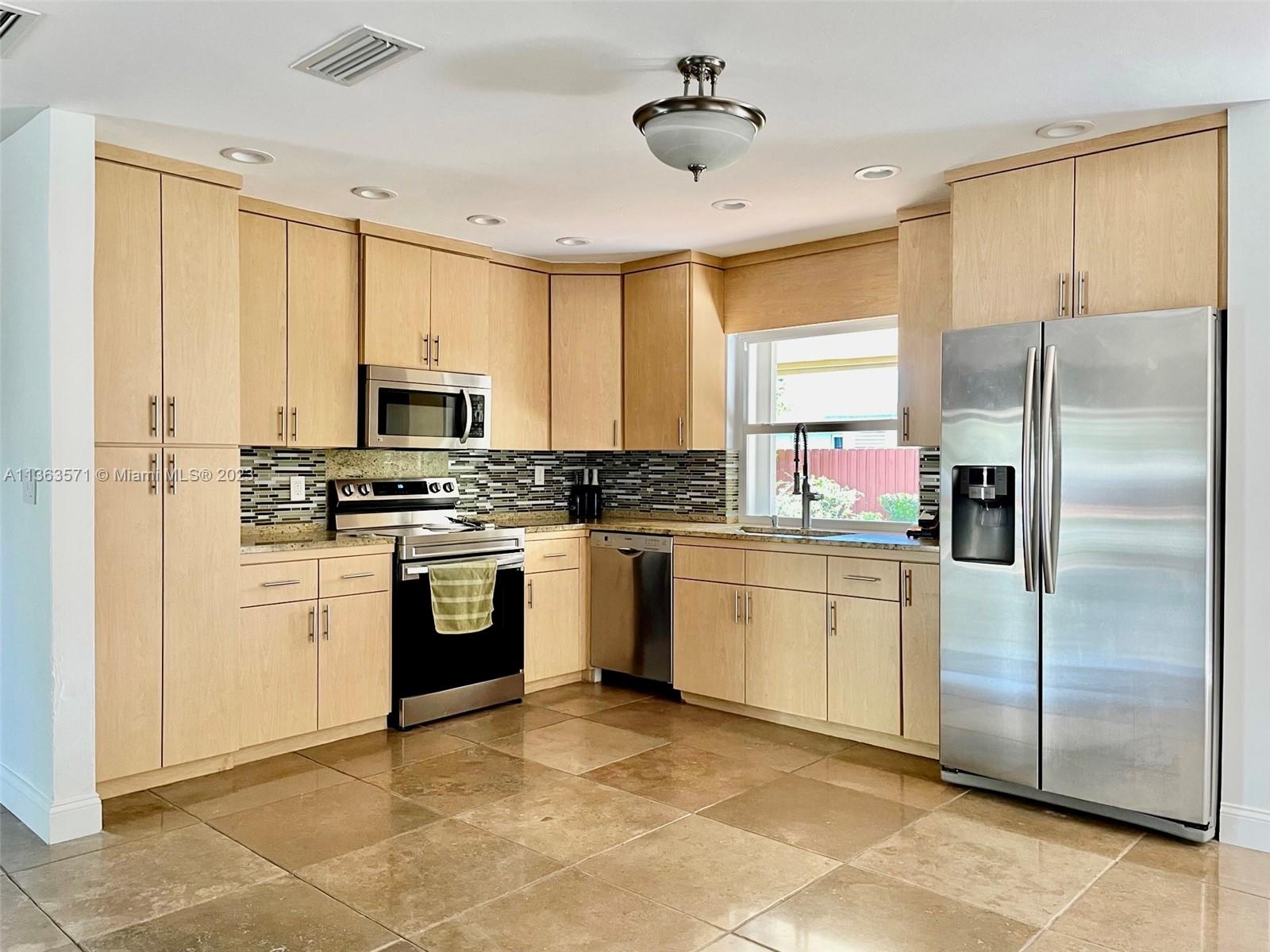 KENDALE LAKES SEC FIVE - Residential Lease