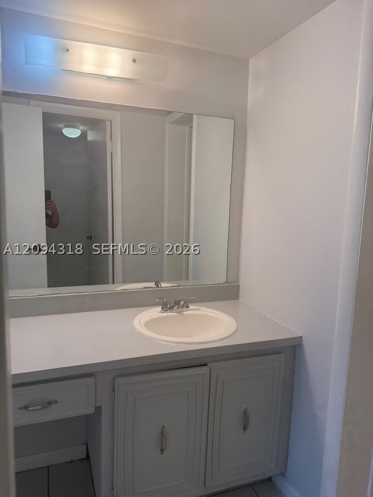 484 NW 165th St Rd A-311