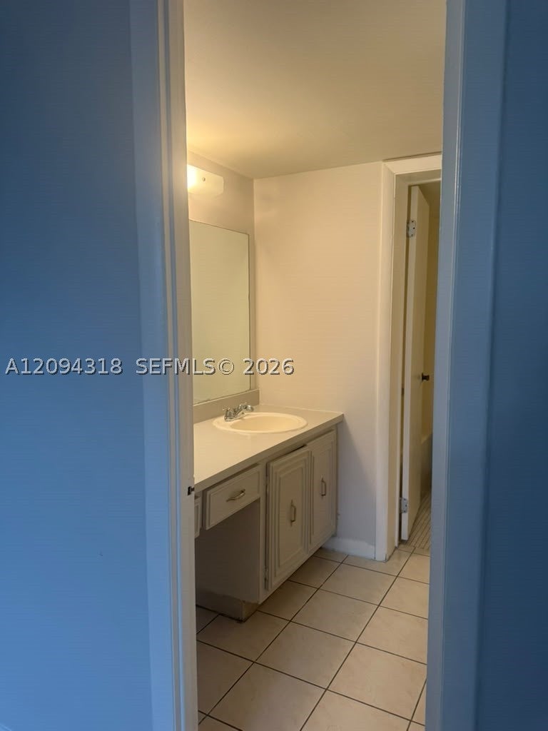 484 NW 165th St Rd