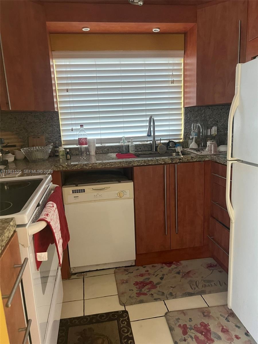 COLONY POINT 3 CONDO - Residential