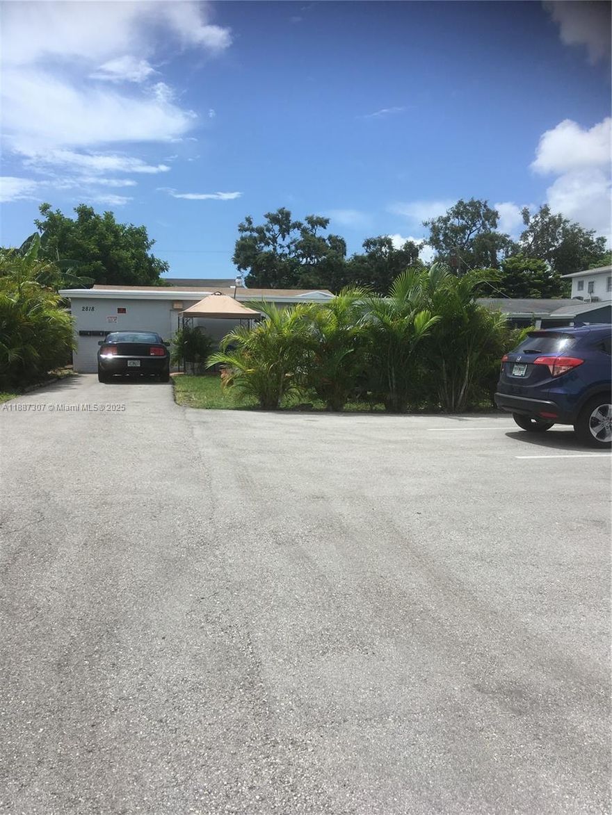 Cozy 1 bedroom, 1 bath apartment located just 1 mile from the beach, near I95 and close to everything you need. Enjoy a peaceful environment  with on site laundry facilities.
Just background check, proof of income ,first month and  security deposit to move in, fast approval.
