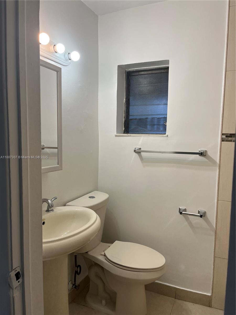 HOLLYWOOD LITTLE RANCHES - Residential Lease